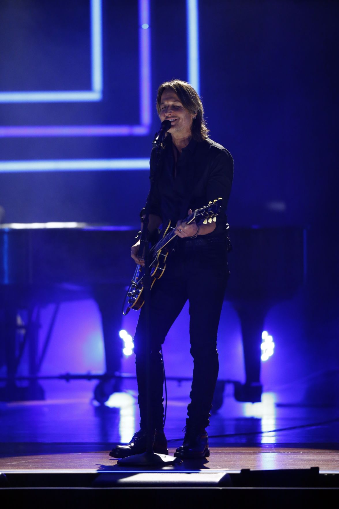 2017 CMT Artist of the Year Award-Show
